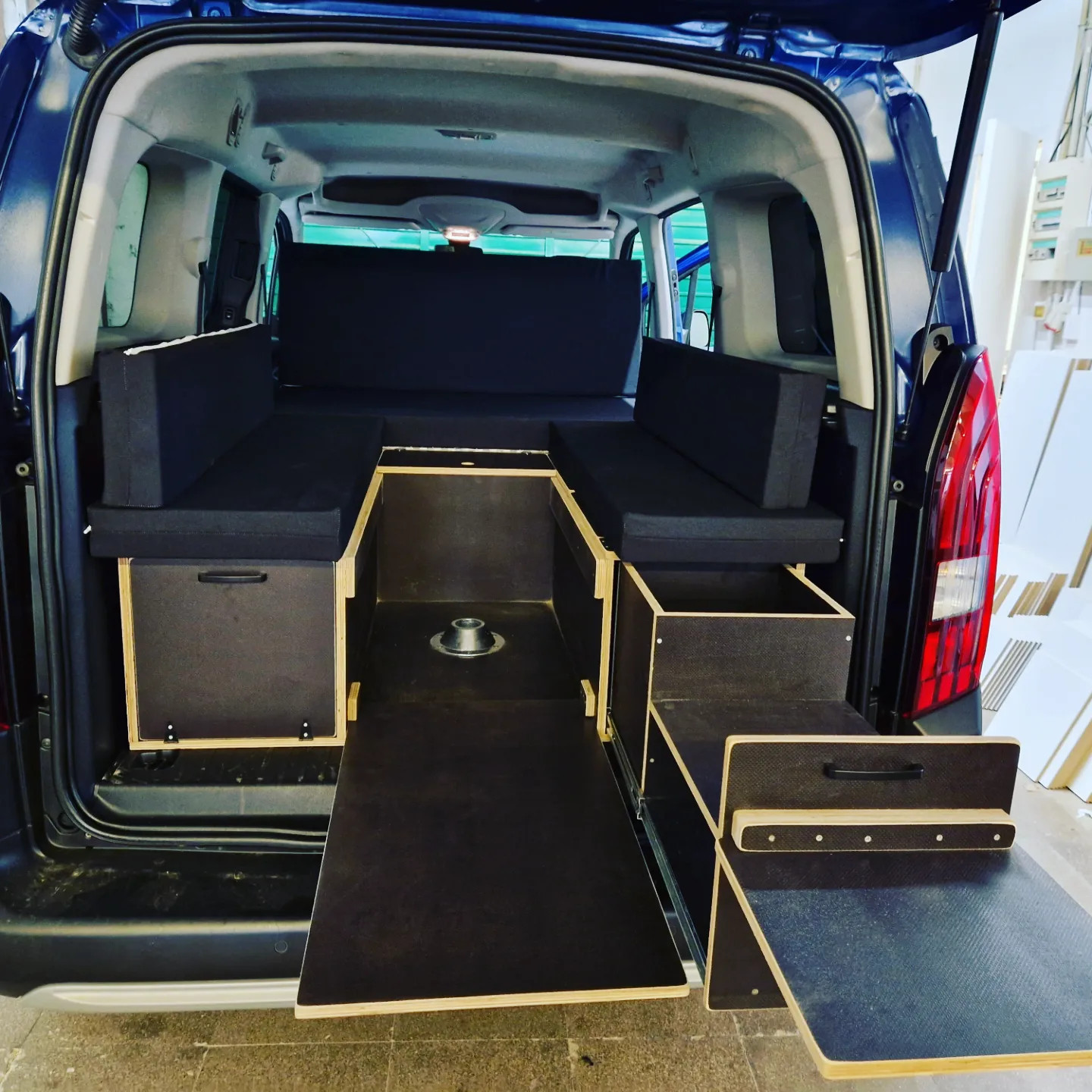 Caisse Camping Box pour Dacia Doker, Citroen Berlingo ,neuve, très peu utilisée