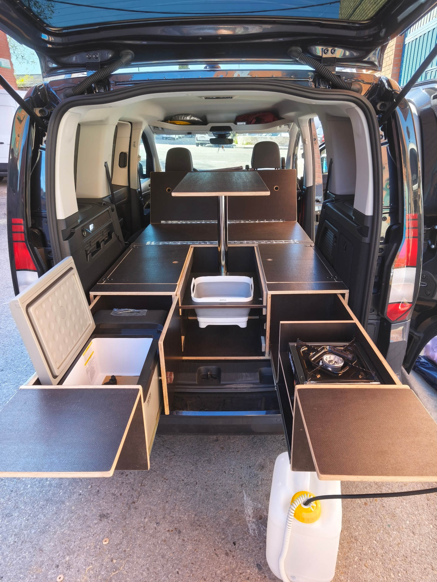 Camperizar Citroën Berlingo: interior camperizado con cama 187–220 cm y pack de colchones a medida (M y XL)