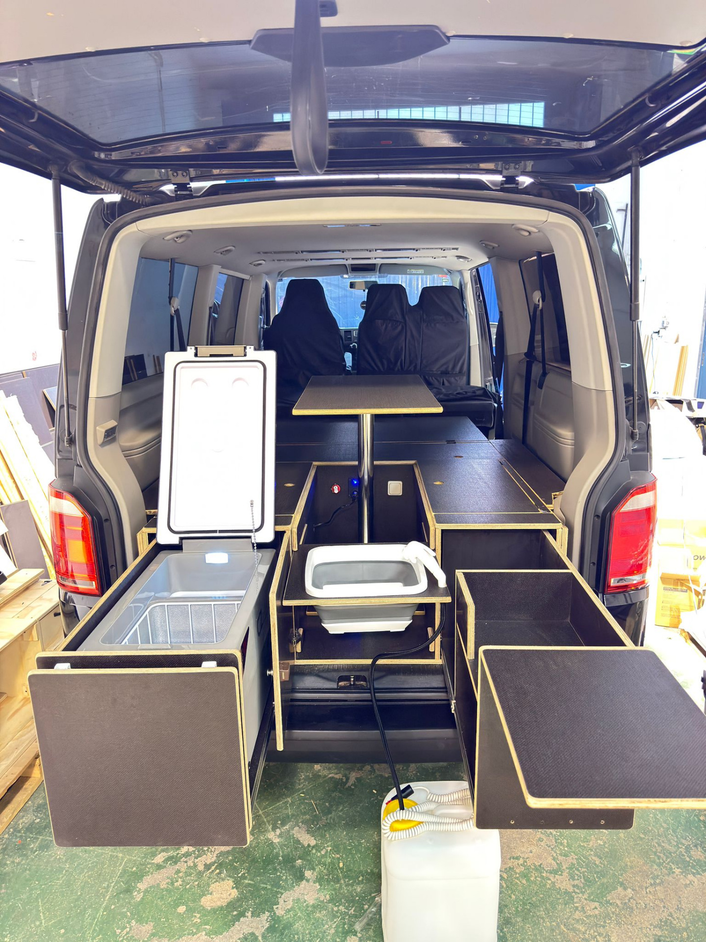 Camperizar Furgoneta con Kit Mueble Camper de Quita y Pon VW Transporter T6.1 en Barcelona