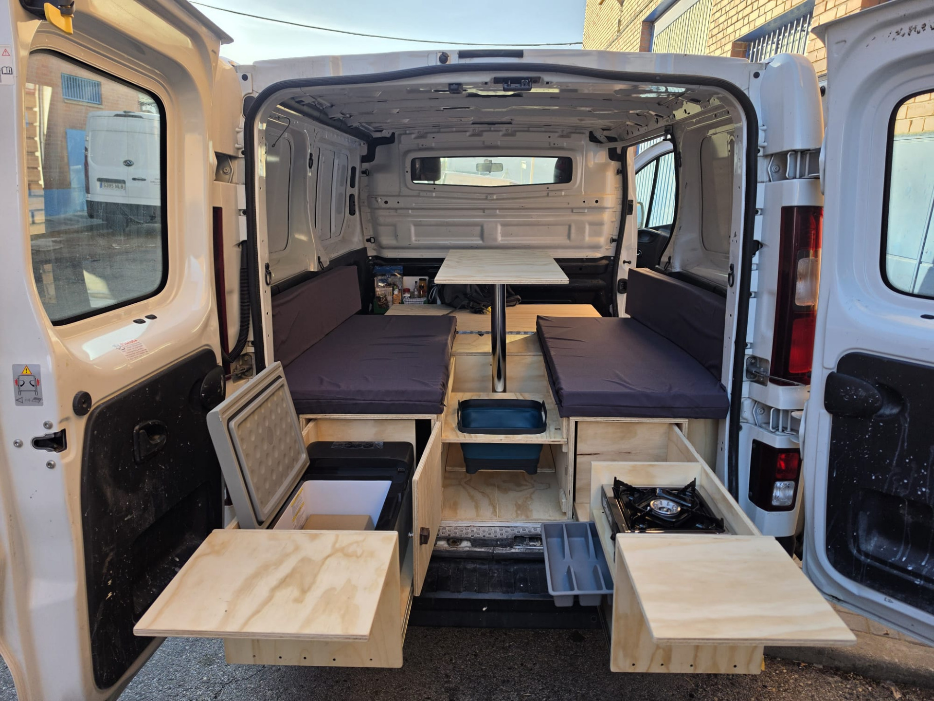 Camperizar Furgoneta con Kit Mueble Camper de Quita y Pon Renault Trafic en Sevilla