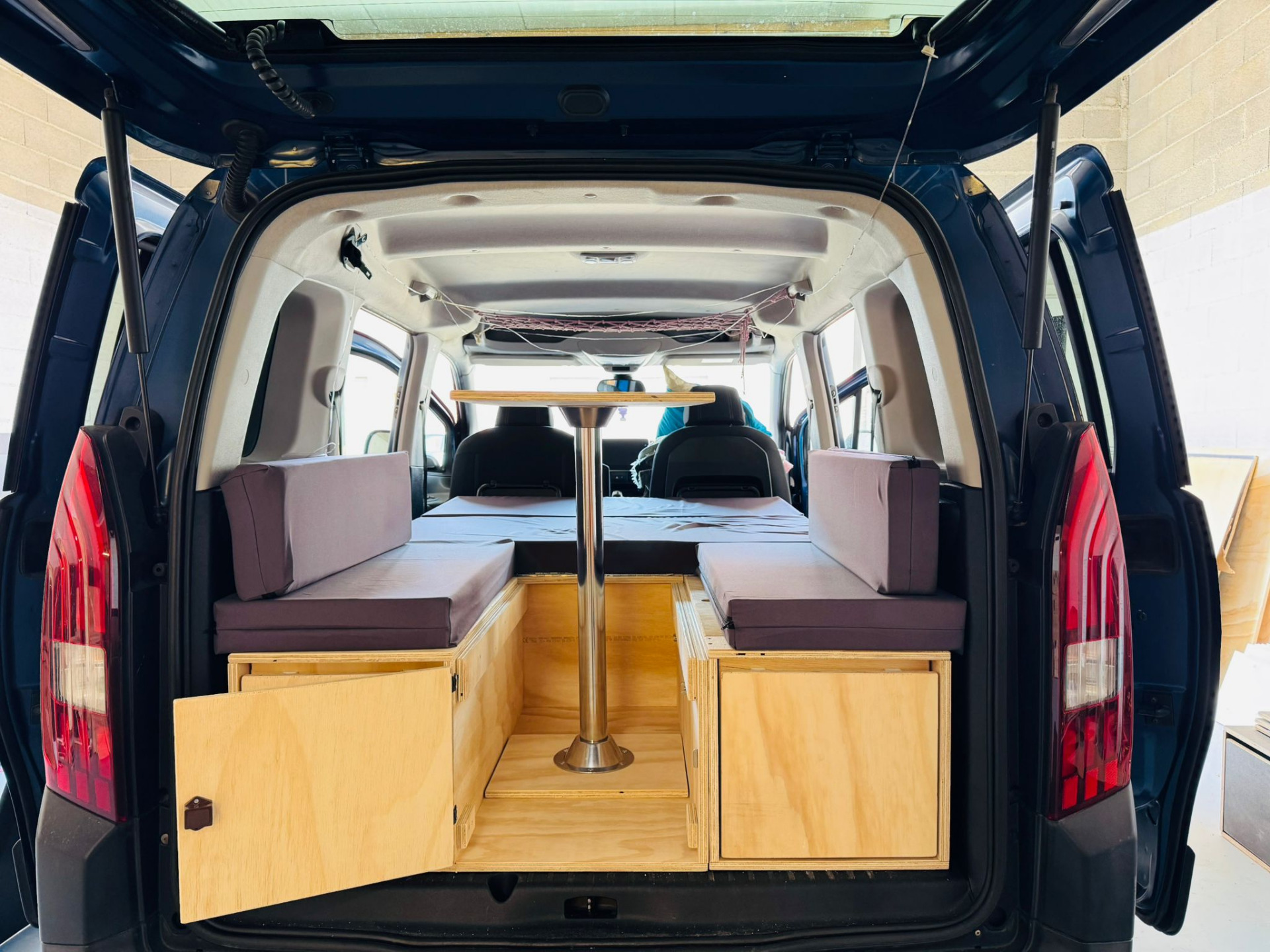 Camperizar Furgoneta con Kit Mueble Camper de Quita y Pon Citroën Berlingo en Sevilla