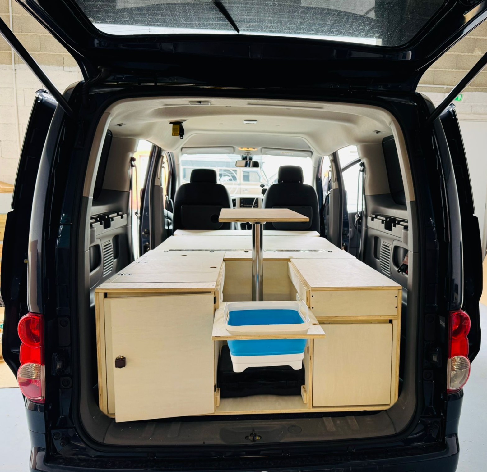 kit mueble camper Nissan NV200 Evalia quita y pon con pack de colchones a medida