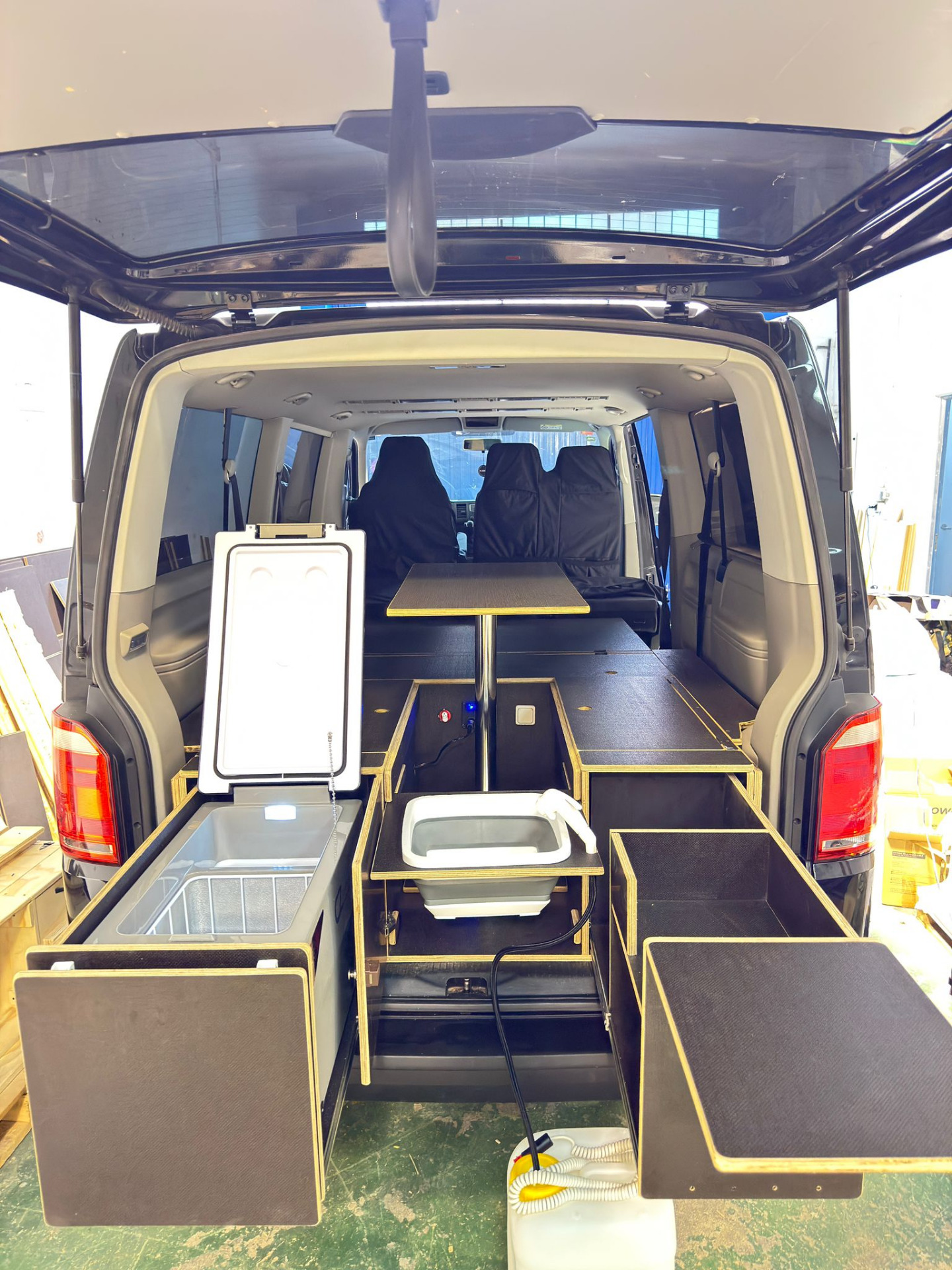 Kit Mueble Camper Fiat Talento quita y pon con cama, mesa y cocina trasera
