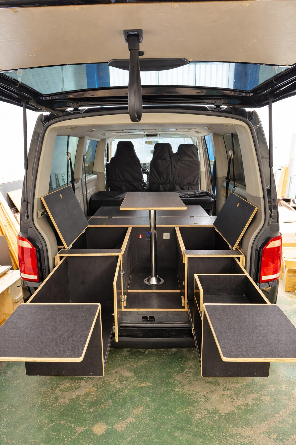 Kit Mueble Camper VW T6/T6.1 Caravelle con cama, mesa y cocina trasera Campingaz