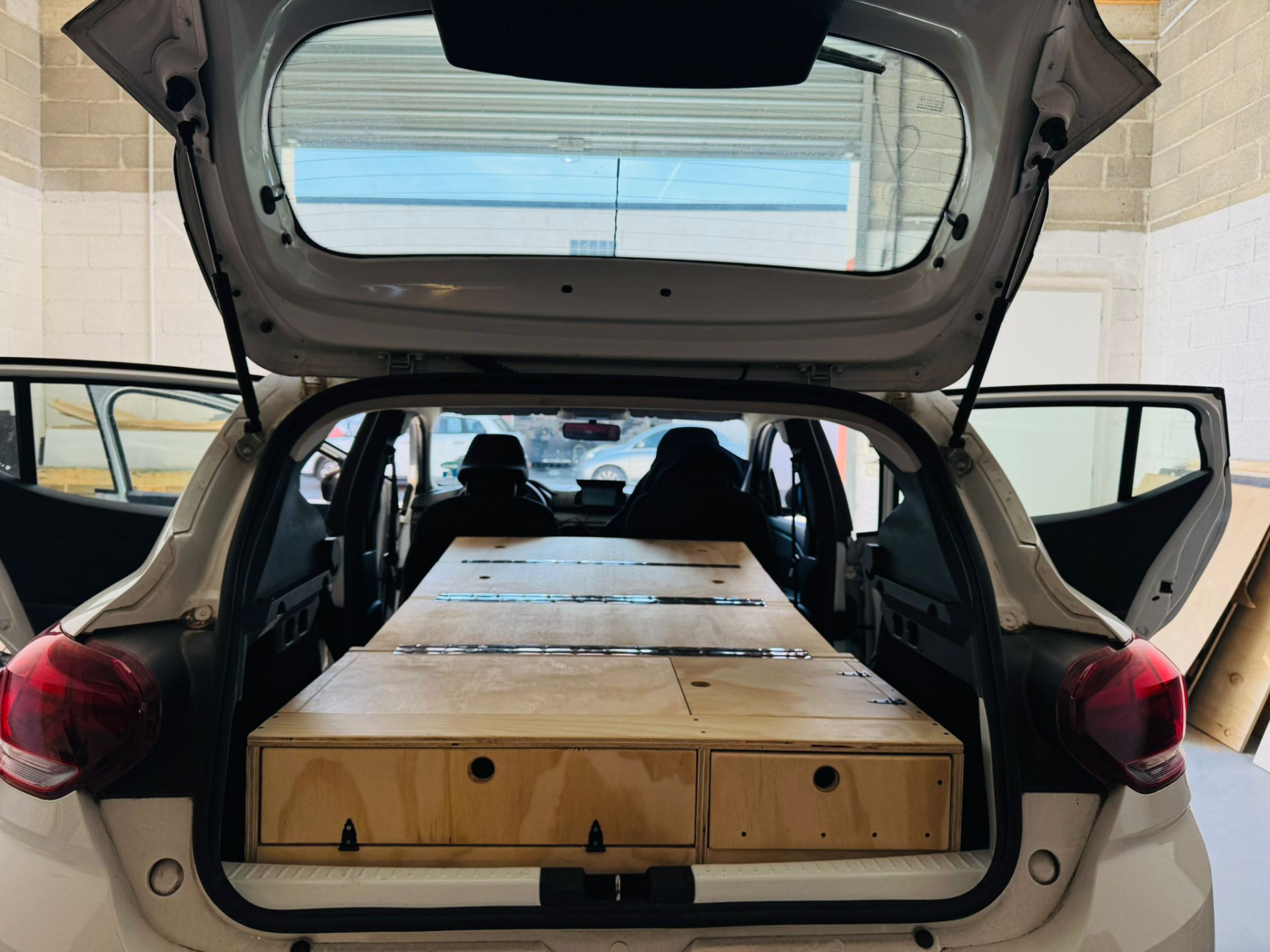 Dacia Sandero camper conversion kit with 180 cm bed and 95–100 cm mattress pack