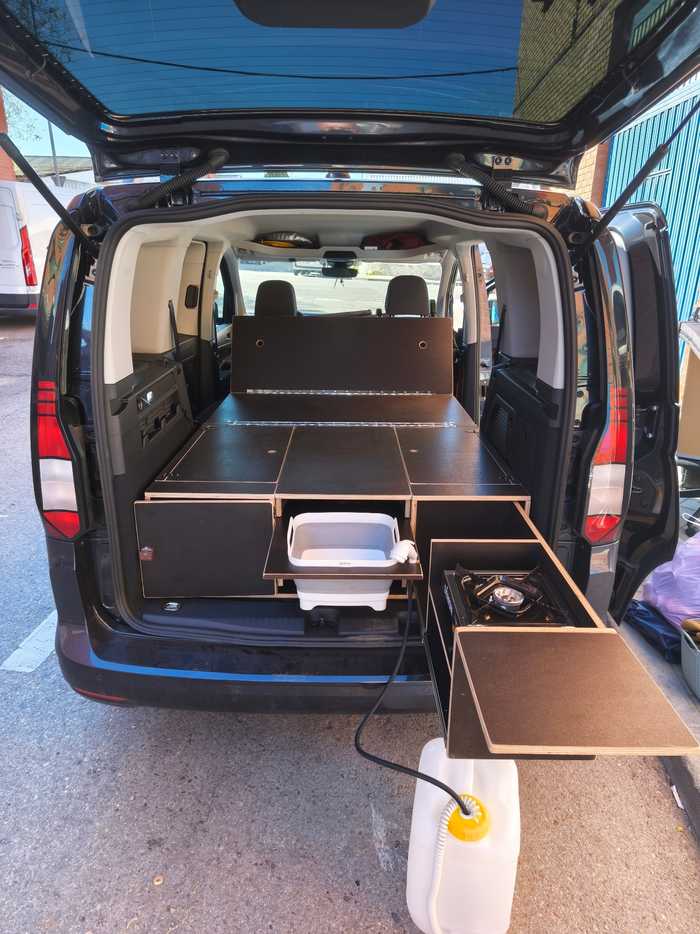 Ford Connect camper conversion kit with pull-out rear kitchen drawer for a compatible Campingaz-style stove