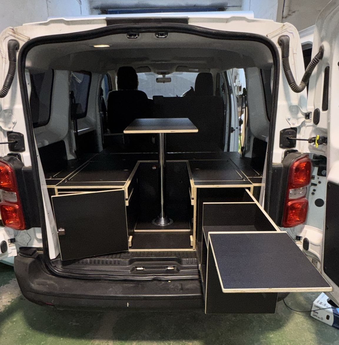 Opel Vivaro and Zafira Life Camper Furniture Kit with removable bed, rear kitchen